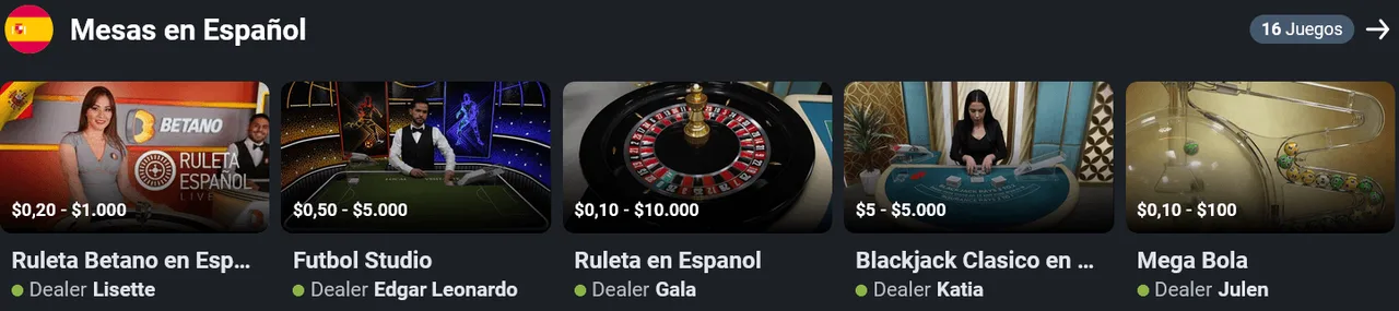 Fila de mesas en español del casino en vivo con el nombre del crupier.